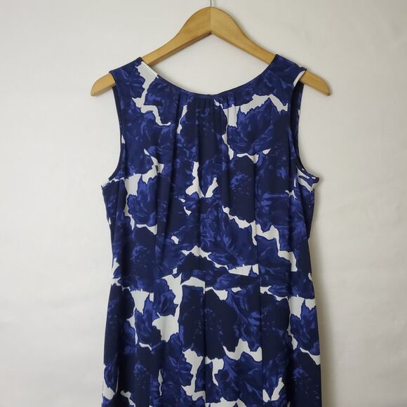 Talbots Petites Size 8P Dress Blue White Floral Lined Fit & Flare - Picture 3 of 9